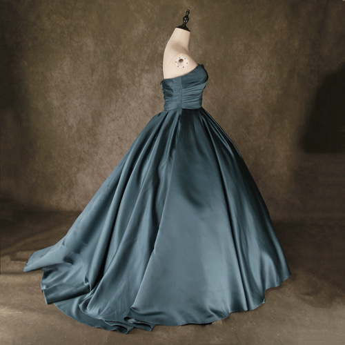 ターコイズ ビーズ装飾 ドレス 新品未使用ターコイズ ビーズ刺繍ドレス