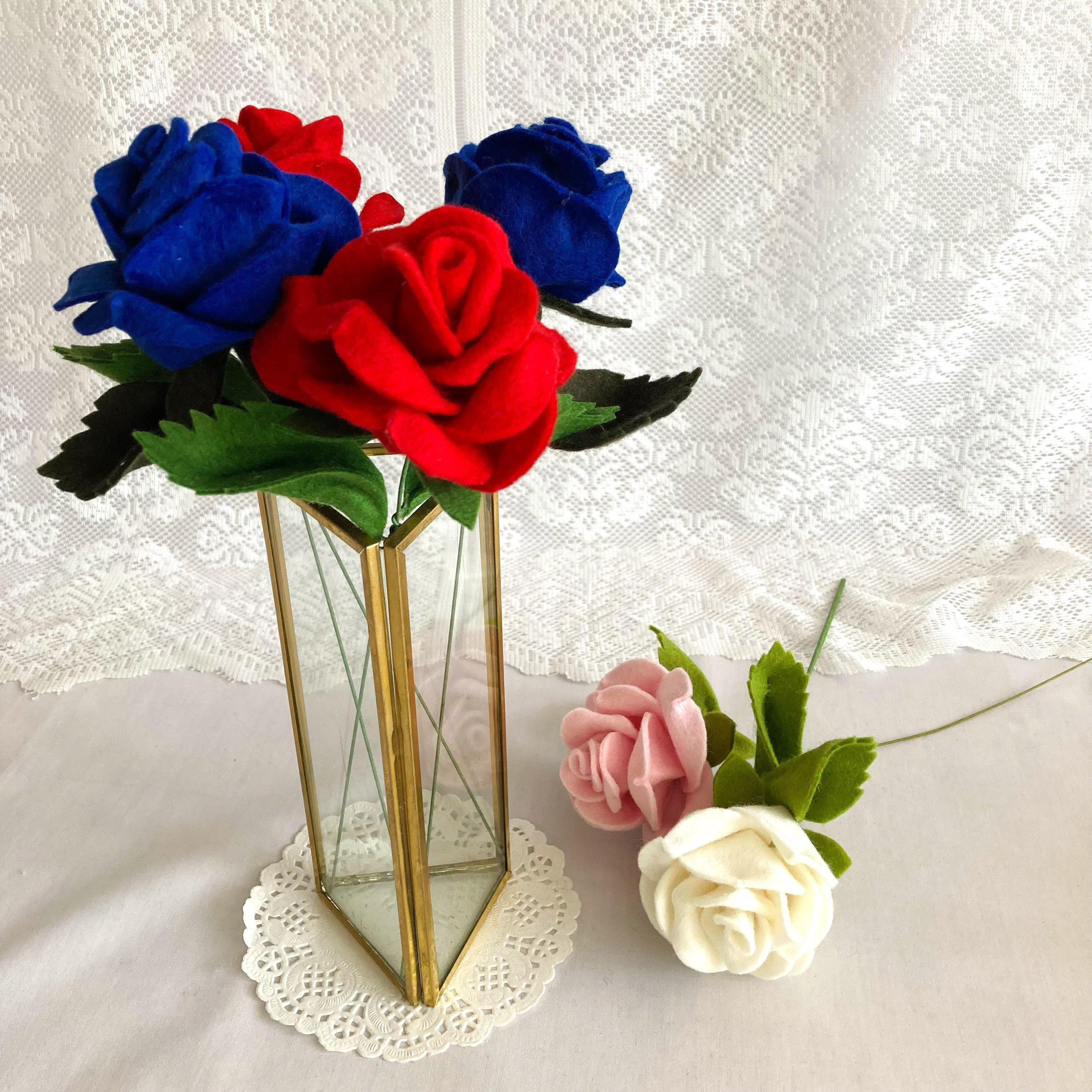 ぬいぐるみ 花の形 青 赤