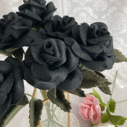 フェルトフラワー】ブラックローズ 黒バラ 黒薔薇 / 造花 / ゴシック