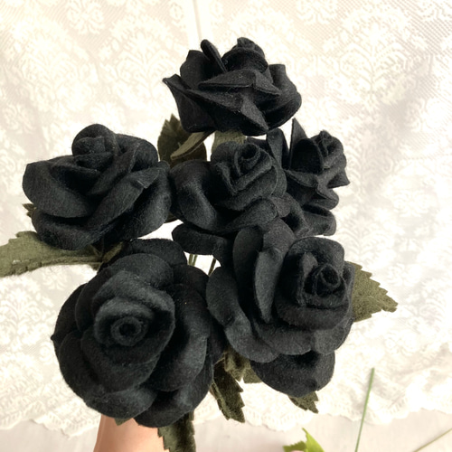 フェルトフラワー】ブラックローズ 黒バラ 黒薔薇 / 造花 / ゴシック