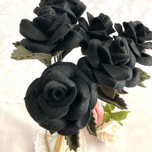 フェルトフラワー】ブラックローズ 黒バラ 黒薔薇 / 造花 / ゴシック