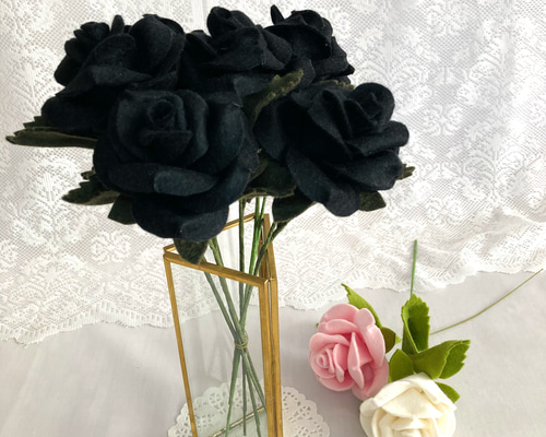 フェルトフラワー】ブラックローズ 黒バラ 黒薔薇 / 造花 / ゴシック