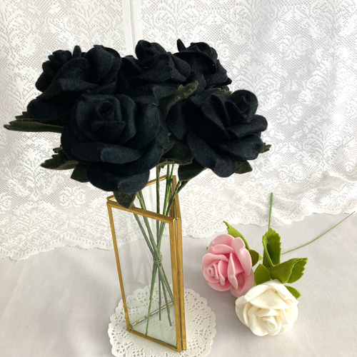 フェルトフラワー】ブラックローズ 黒バラ 黒薔薇 / 造花 / ゴシック