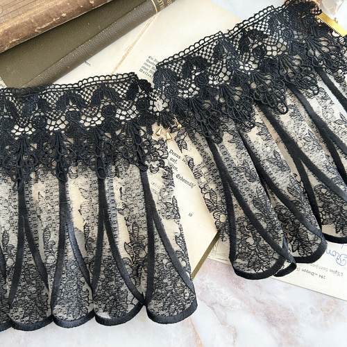 シャンデリアと狂乱の夜：レースプリーツの付け襟チョーカー SV587