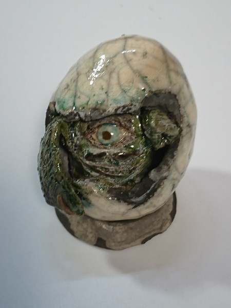 ◇『卵から孵る一つ目の魔物』 魔界のおみやげ屋 -atelier_juniの陶芸細工-