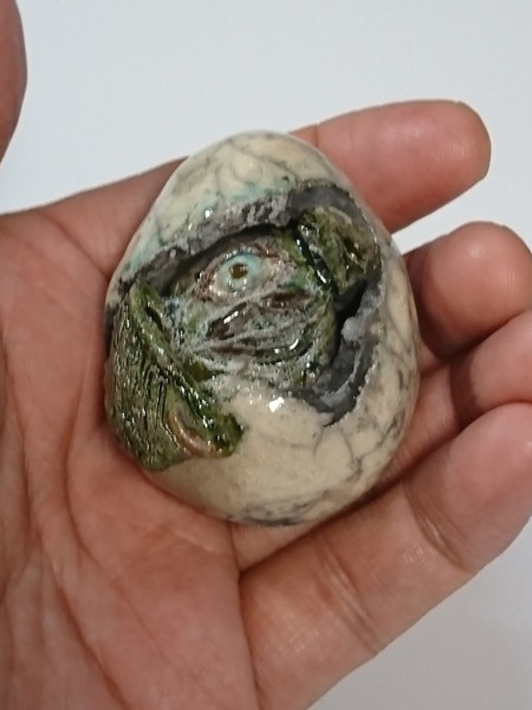 ◇『卵から孵る一つ目の魔物』 魔界のおみやげ屋 -atelier_juniの陶芸細工- 7枚目の画像