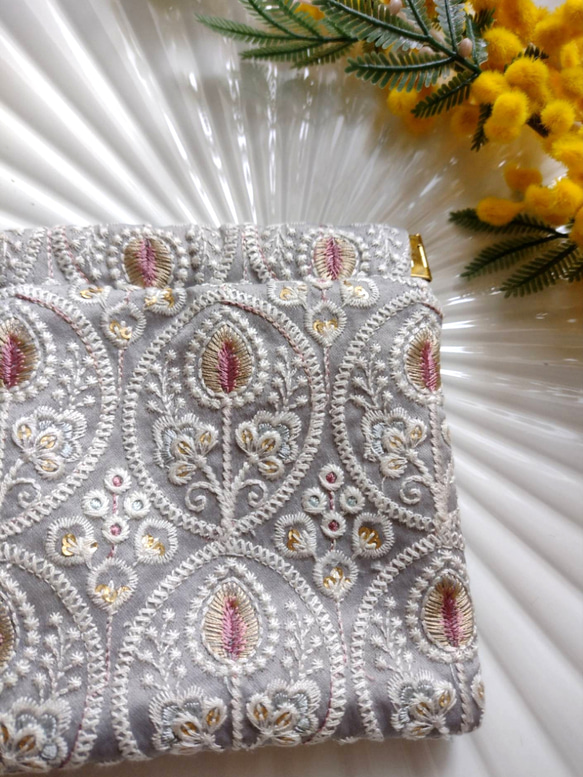 【12㌢バネ口】インド刺繍ポーチ　虹色グレー　両面　財布　母の日　プレゼント　ピルケース 2枚目の画像
