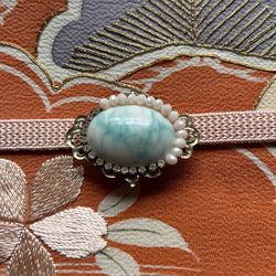 デッドストック石材のレトロ・ロマンティックな青磁色の帯留め「ソフティケート」 6枚目の画像