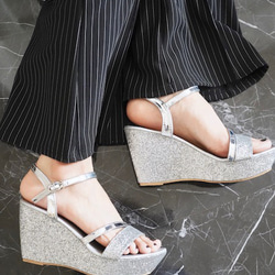 Silver Glitter Wedge Sole Sandals サンダル ホワイト 白 カジュアル 1枚目の画像