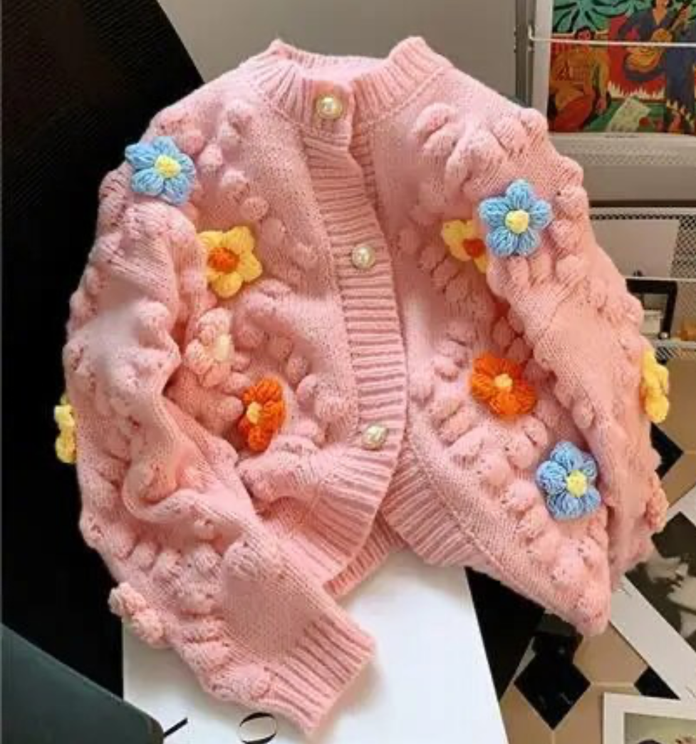 受注製作】キュートなお花畑の刺繍がいっぱい！手編みニット