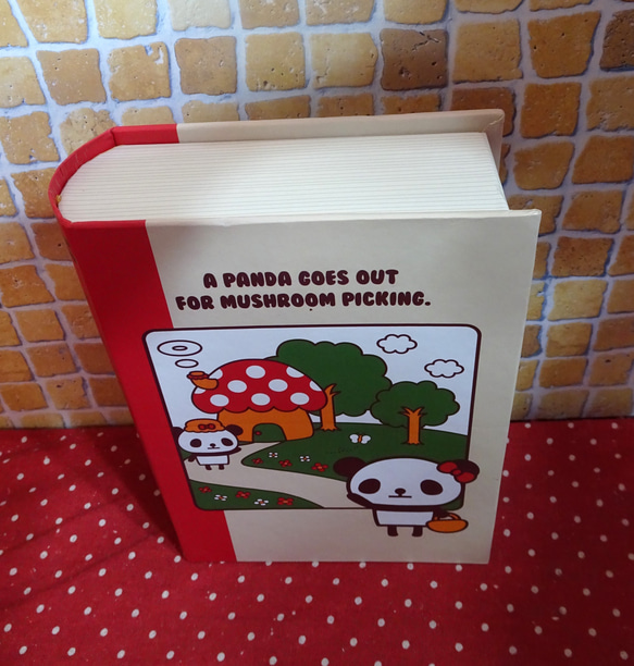 パンダ柄のブック型ケースに（キノコ）にパンダクッキー4袋詰め合わせ♪(*^▽^） 5枚目の画像