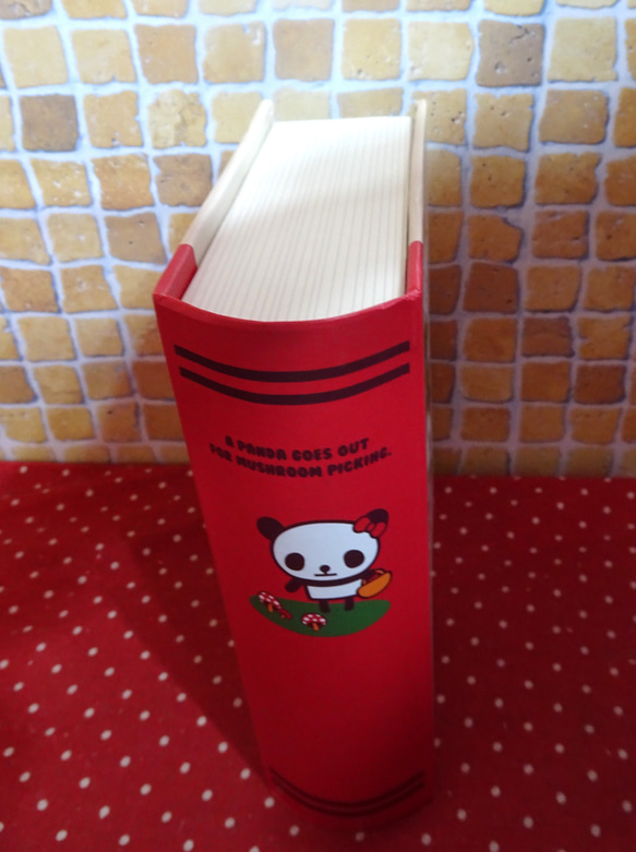 パンダ柄のブック型ケースに（キノコ）にパンダクッキー4袋詰め合わせ♪(*^▽^） 4枚目の画像