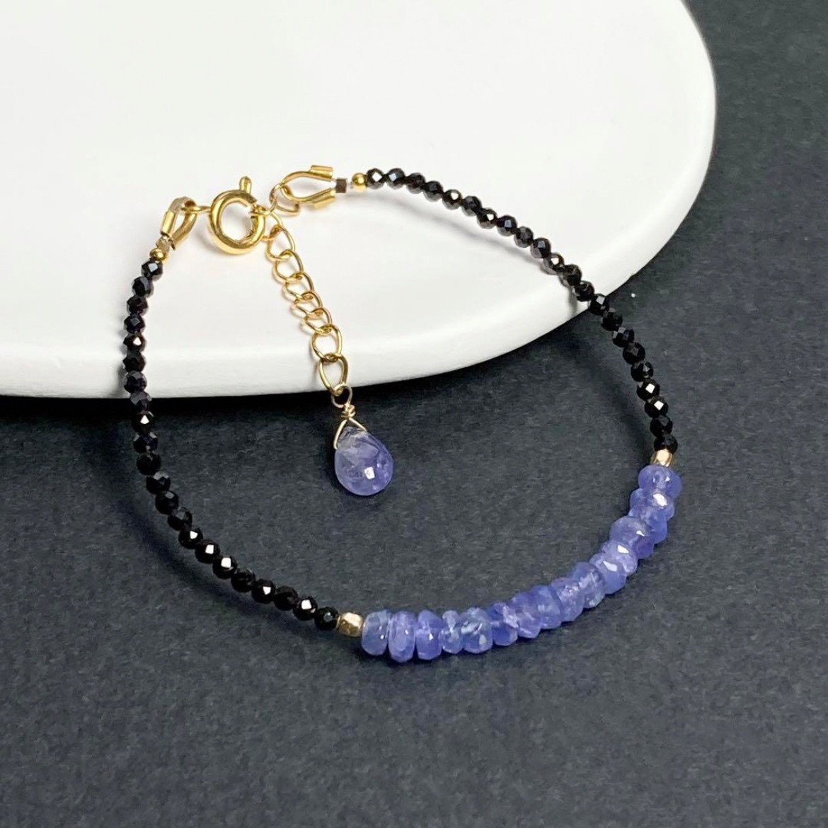 【限定1点】さりげなくお洒落に☆*。誕生石タンザナイトとブラックスピネルの華奢な天然石ブレスレット