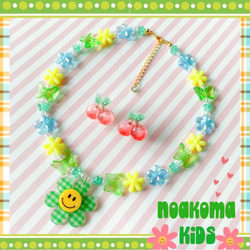 little princess＊ Smile flower - green イヤリング キッズネックレス セット 春 花 1枚目の画像