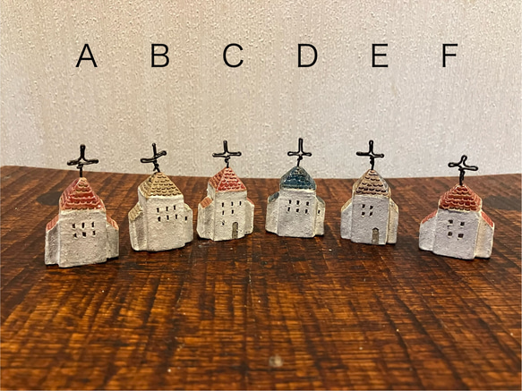陶器の小さな家(ワイヤー十字架付き) 3枚目の画像