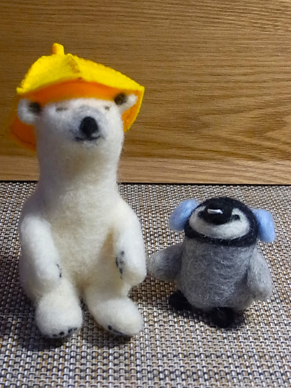 【羊毛フェルト】サウナ初挑戦の白くまさんとペンギンさん 1枚目の画像