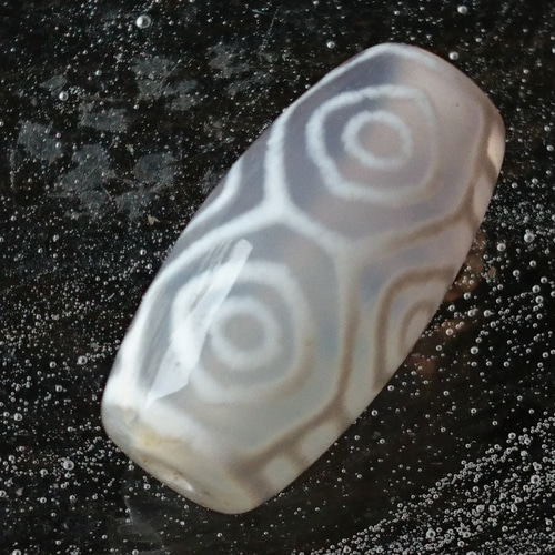 龍眼天珠 白玉髄龍眼 【極希少】 極上✨白玉髄✨龍眼天珠 天然石 F* 通販 17231469｜Creema(クリーマ