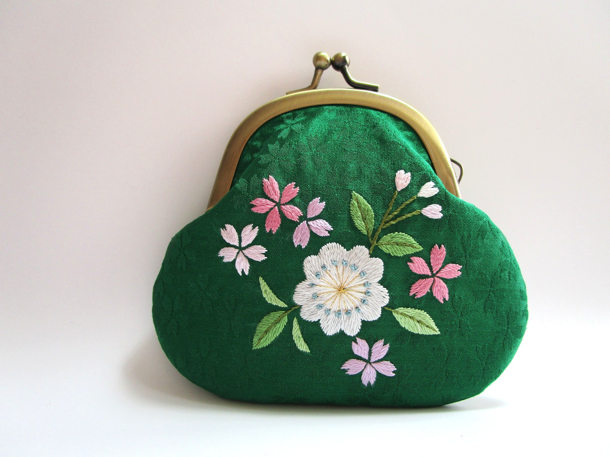 『日本刺繍』＊桜の花＊がま口小銭入れ・キーケース ◆グリーン＊パステルカラー◆