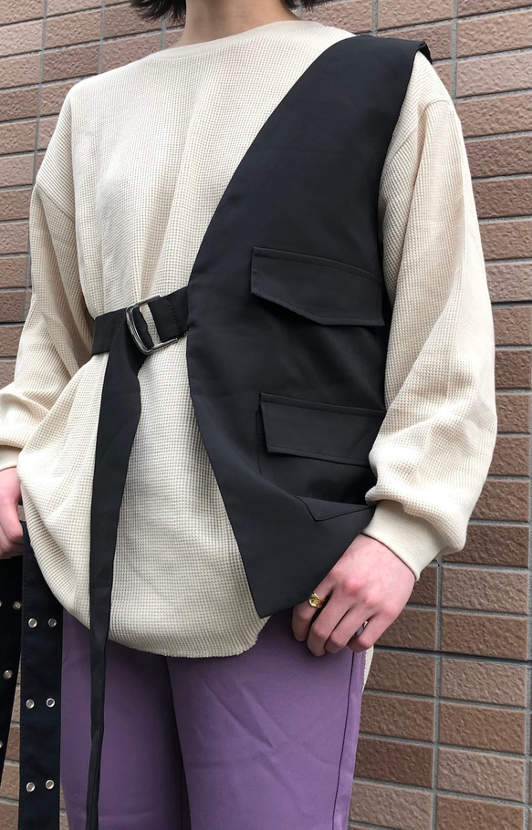 Asymmetry Design Belted Vest ブラック 黒 ガーリー 3枚目の画像