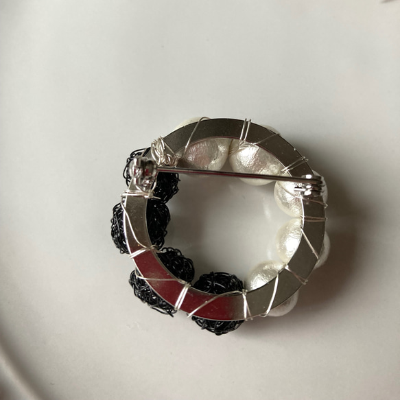 ブローチ コットンパール パール 黒 ブラック セレモニー 結婚式 ウェディング お呼ばれ 卒園式 クリスマス 3枚目の画像