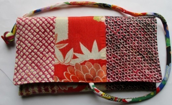 ７５９１　花柄と絞りの着物で作った和風財布・ポーチ　＃送料無料 3枚目の画像