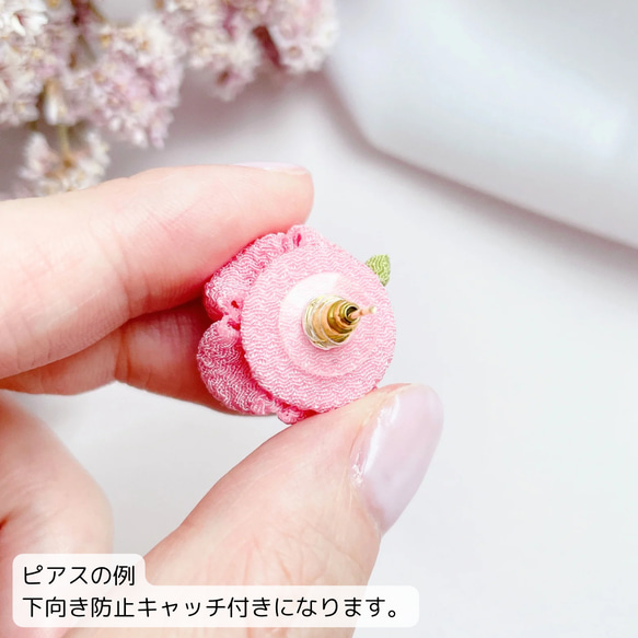 ジーンズのお花ピアス/イヤリング　つまみ細工　カジュアル　シンプル　小ぶり　揺れない 7枚目の画像