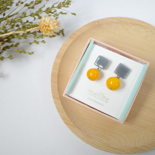 mame ガラス ピアス Mame Kurogouchi マメクロゴウチ Glass Demi Lunar Earrings