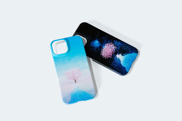 描繪櫻花和溪流風景的智慧型手機外殼。 第2張的照片