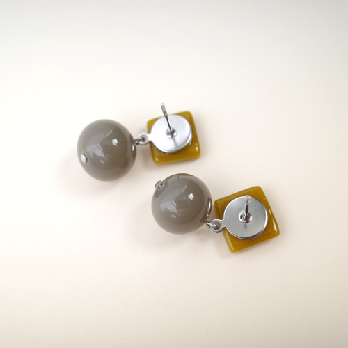 mame】北欧カラーのガラスピアス／イヤリング（caramel） ピアス