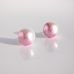 【春天新色】櫻花粉紅色和白色珍珠耳環 粉紅色金屬箔和淡水珍珠兩色耳環 第3張的照片