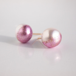 【春天新色】櫻花粉紅色和白色珍珠耳環 粉紅色金屬箔和淡水珍珠兩色耳環 第6張的照片