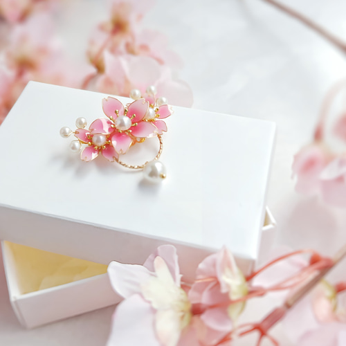 揺れるパールが可愛い♡桜のブローチ ブローチ plump 通販 17232297