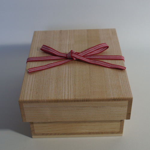 高田硯　石真作　銀糸　桐箱入り 和歌の世界にひたる豪華硯箱 | 藤田美術館 | FUJITA MUSEUM藤田