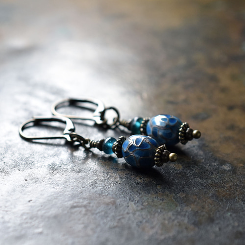 マリンブルー中国七宝焼きとエメラルドブルーアンティークビーズの  