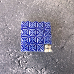 切子モヨウの陶ブローチ（青） 2枚目の画像