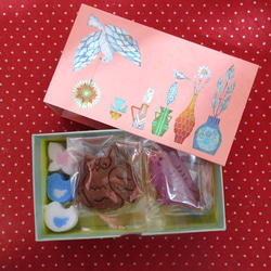 鳥＆花イラストのスリーブ貼箱に鳥＆花の形のクッキー4種類詰め合わせ♪(*^▽^*) 4枚目の画像
