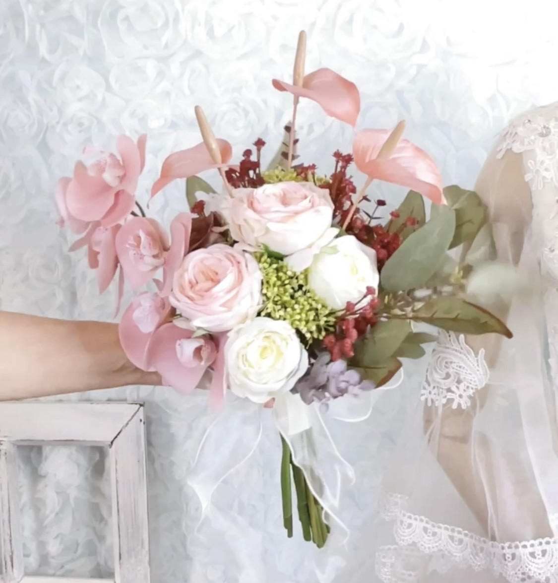 ゆれるブーケ　即納OK　ピンクのコチョウランとバラ・アンスリウムのクラッチブーケ３点セット