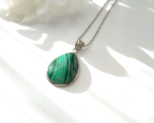 守り石～ マラカイト シルバー925 プラチナ仕上げ 刻印入り しずく型