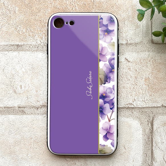 春のスミレのガラススマホケース（菫色）   iphone15 iphone14 スマホケース すみれ 春 花 1枚目の画像
