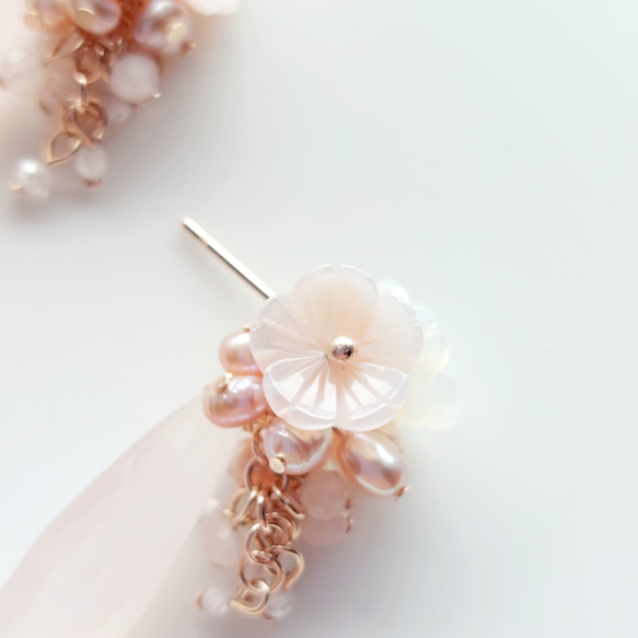 【春待ちピアス】白蝶貝の桜×ピンクの淡水パール×天然石とピンクカルセドニー 4枚目の画像