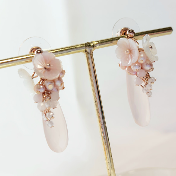 【春待ちピアス】白蝶貝の桜×ピンクの淡水パール×天然石とピンクカルセドニー 8枚目の画像