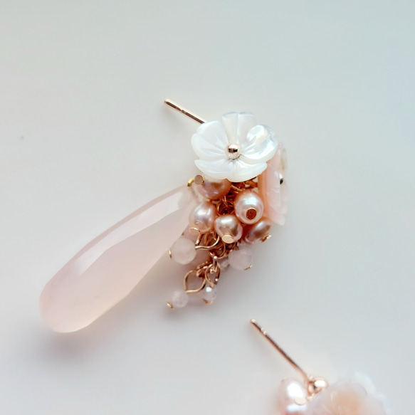 【春待ちピアス】白蝶貝の桜×ピンクの淡水パール×天然石とピンクカルセドニー 5枚目の画像
