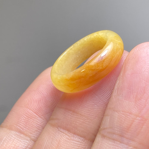 L4-110 上品 黄翡翠 9.5号 ミャンマー産天然 A貨 本翡翠 くりぬき