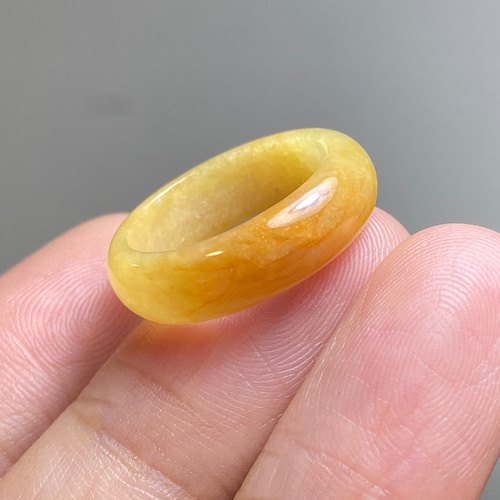 L4-110 上品 黄翡翠 9.5号 ミャンマー産天然 A貨 本翡翠 くりぬき