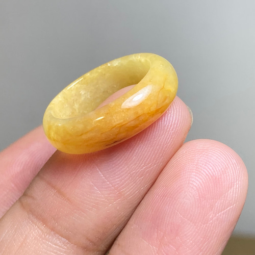 L4-110 上品 黄翡翠 9.5号 ミャンマー産天然 A貨 本翡翠 くりぬき