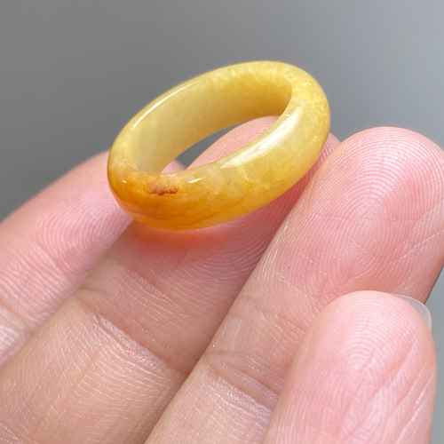 L4-110 上品 黄翡翠 9.5号 ミャンマー産天然 A貨 本翡翠 くりぬき