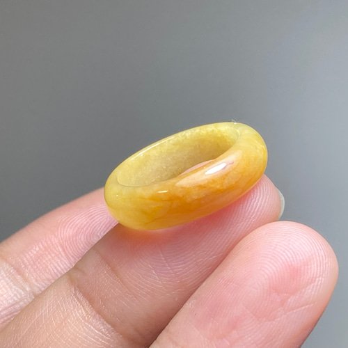 L4-110 上品 黄翡翠 9.5号 ミャンマー産天然 A貨 本翡翠 くりぬき