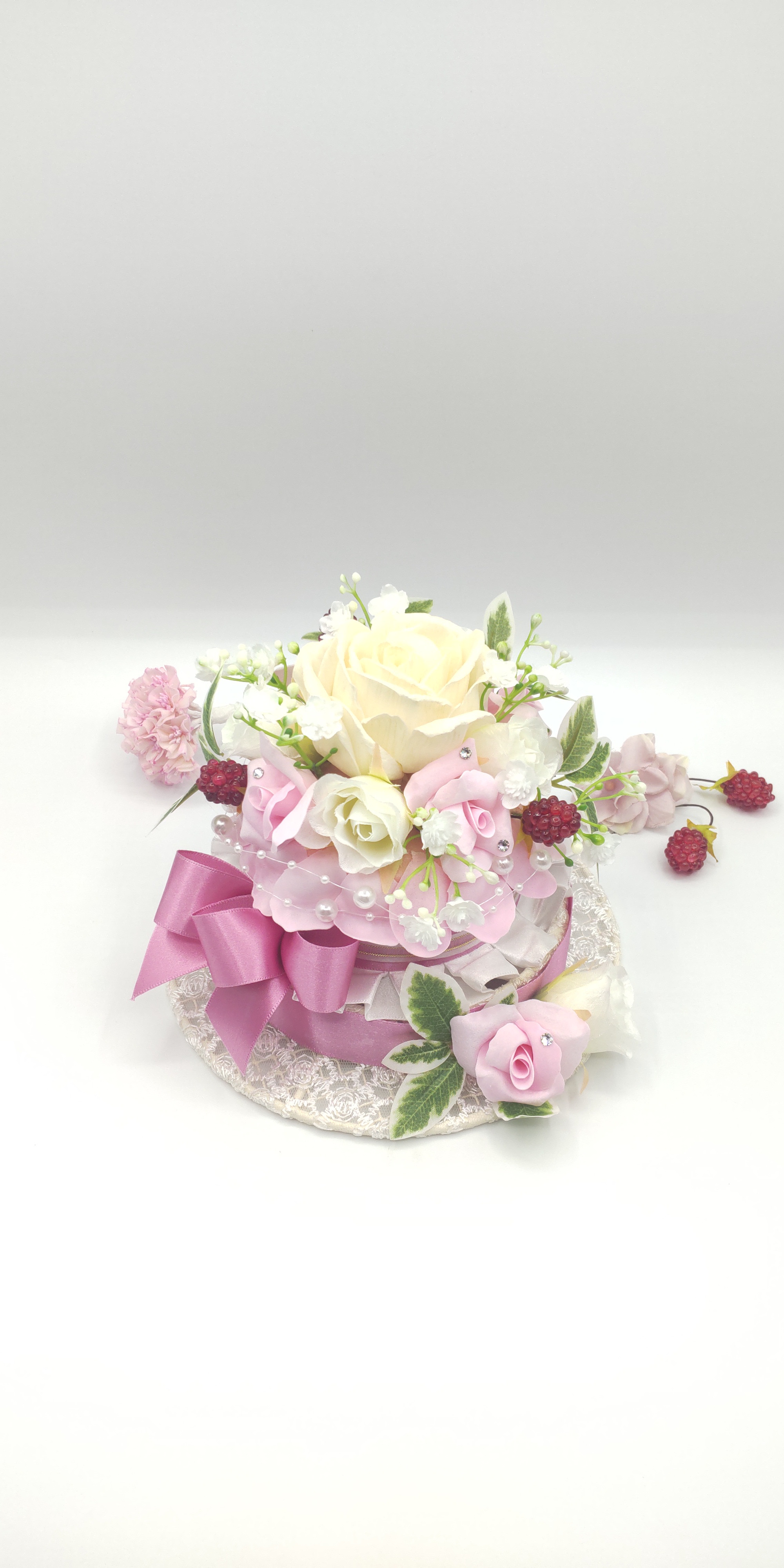 薔薇のウェディングケーキ♡いちご　パール　おしゃれ　結婚祝い　アーティシャルフラワー　記念日　新郎.新婦 上品　贈答品