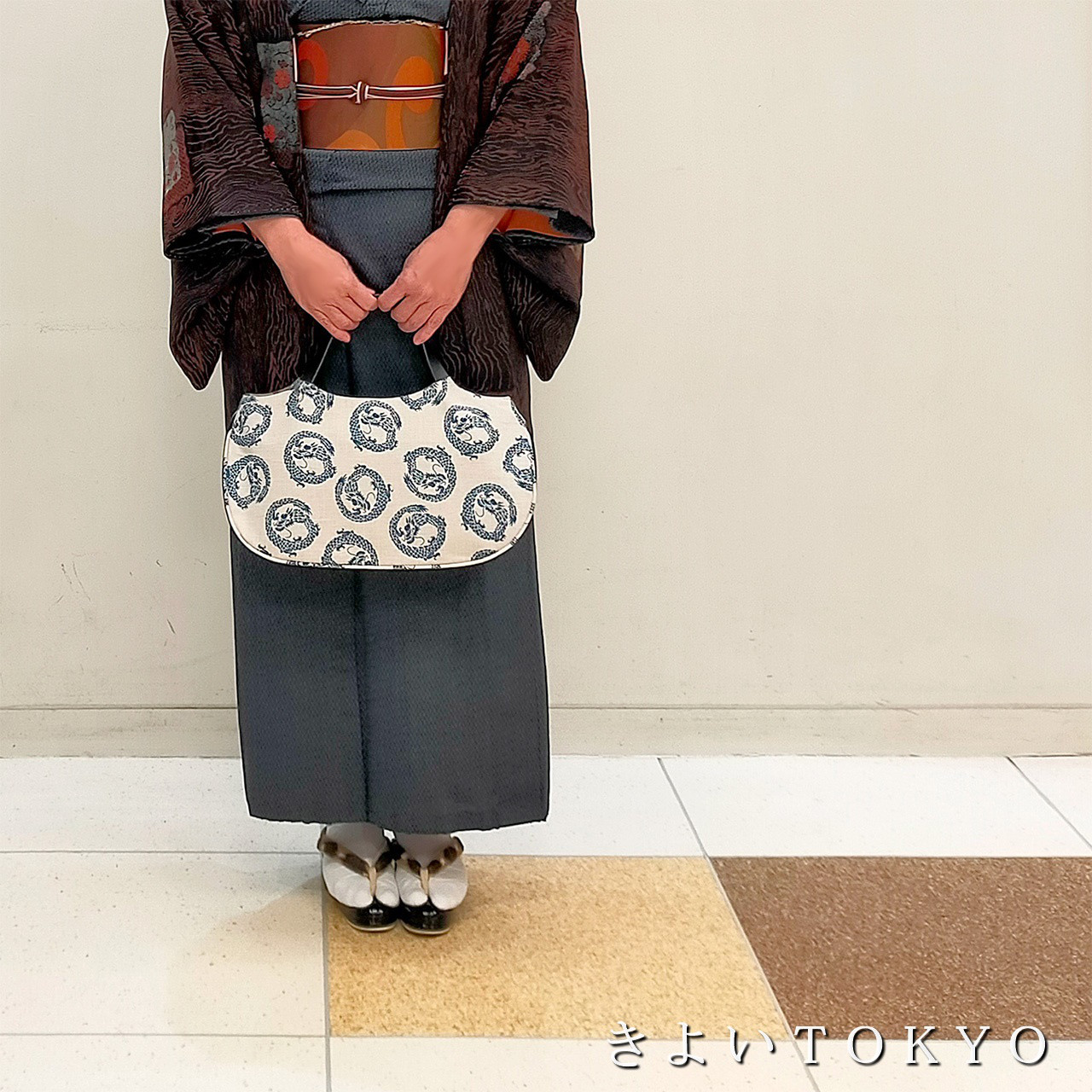 ドラゴンの小さめバッグ（白）【送料無料】