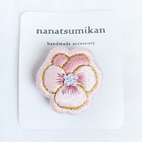 ピンクビオラの刺繍ブローチ ブローチ nanatsumikan 通販 17234061